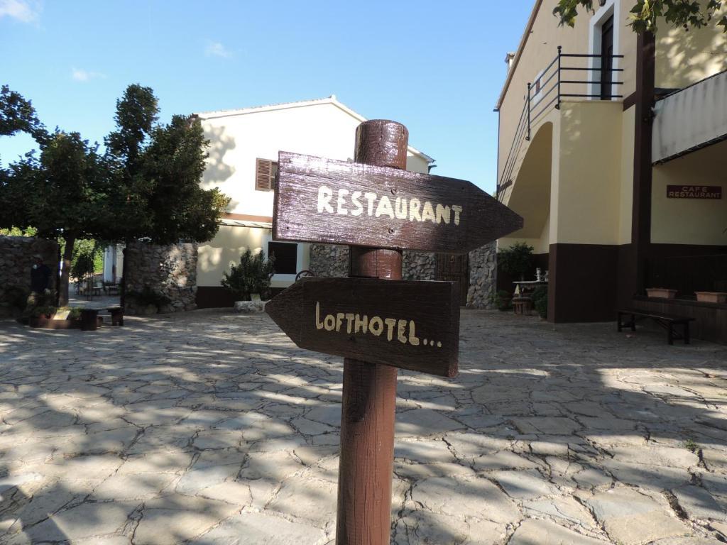 Loftotel Canet Esporles Exterior photo