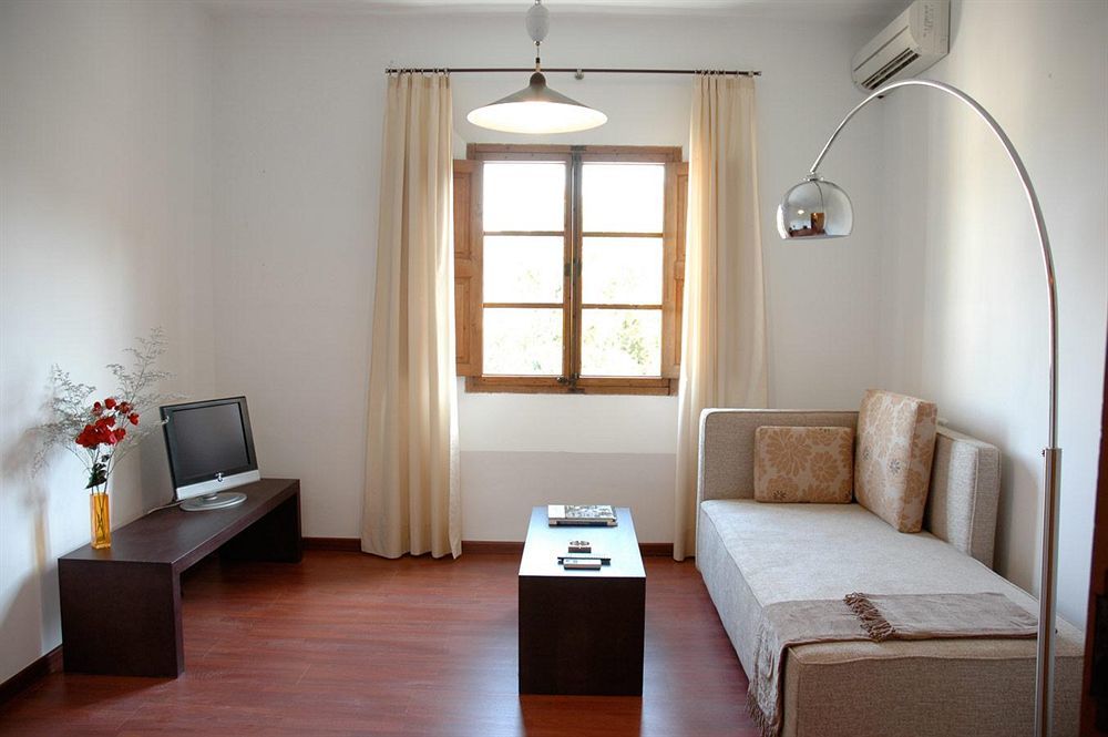 Loftotel Canet Esporles Exterior photo